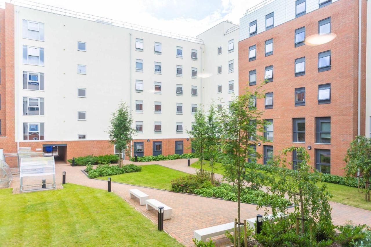 Newton Court Newcastle Ensuite Rooms นิวคาสเซิล อะพอน ไทน์ ภายนอก รูปภาพ